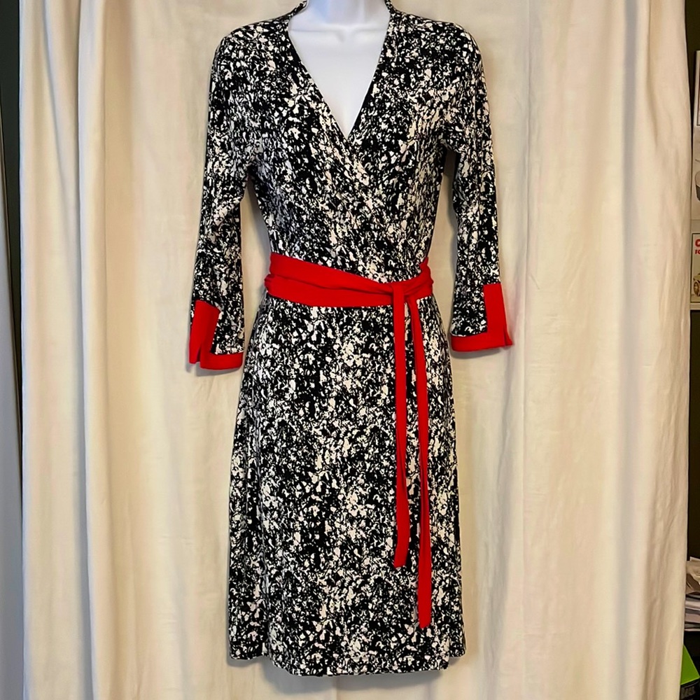Ann Taylor black white faux wrap dress with red accent